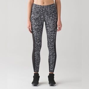 Lululemon Deep Breath Tight
Iced Wave White Black 4